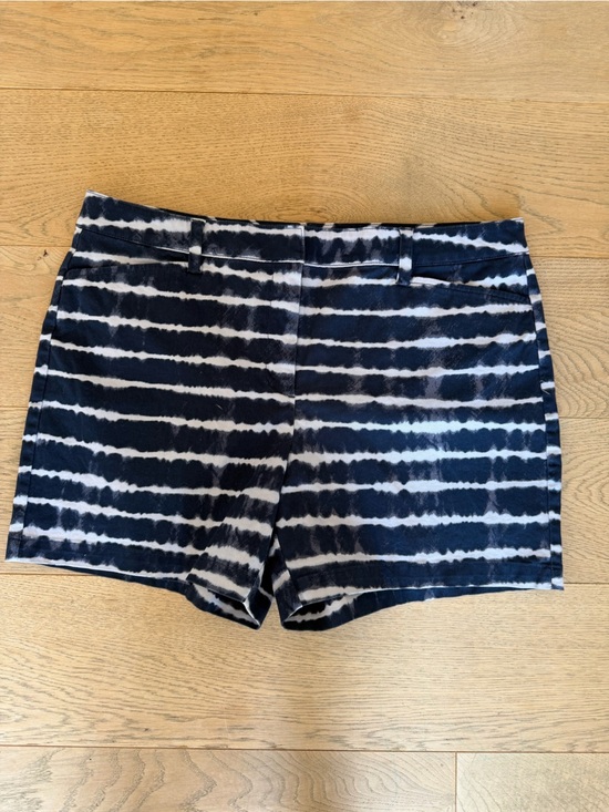 Lands' End Pants - Lands’ End Tie Dye Stripe Bermuda Shorts Women’s Size 16 Navy White